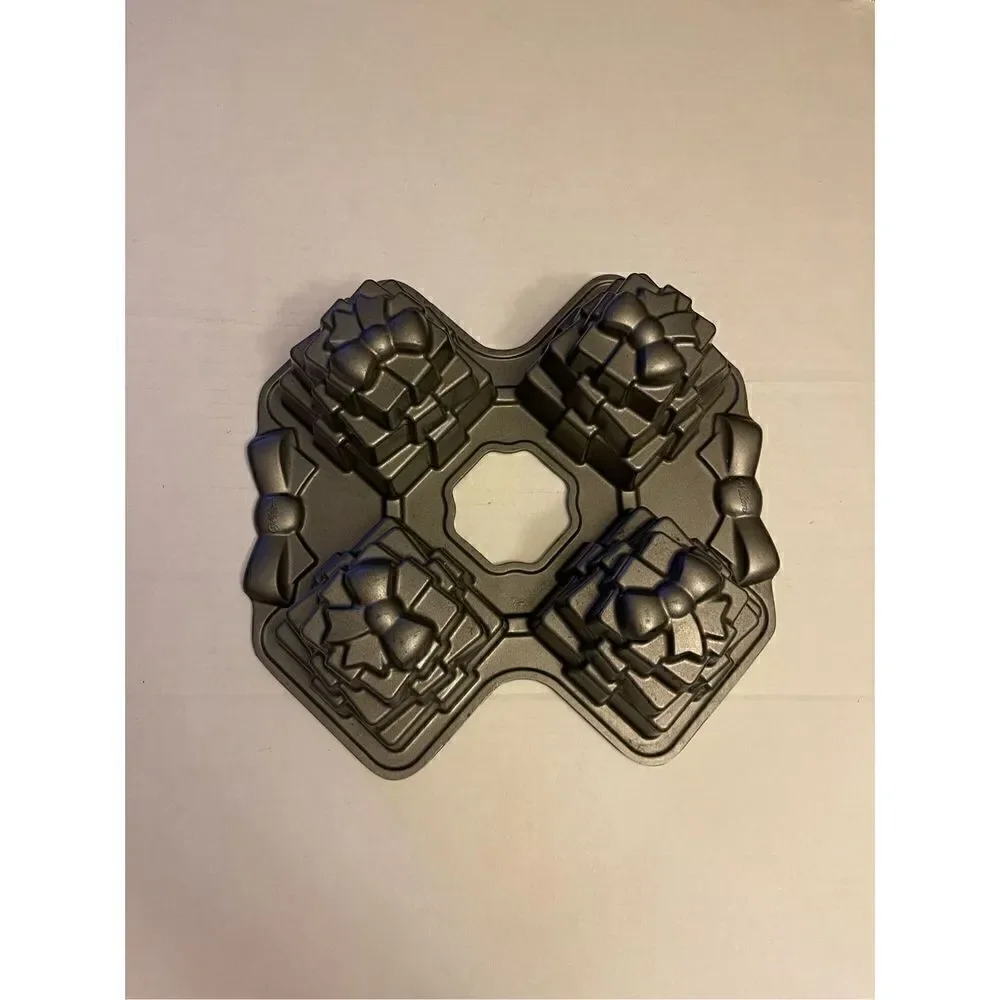 Wilton dimensions Cake Pan for Christmas or Birthday  presents four  3-D gift bo